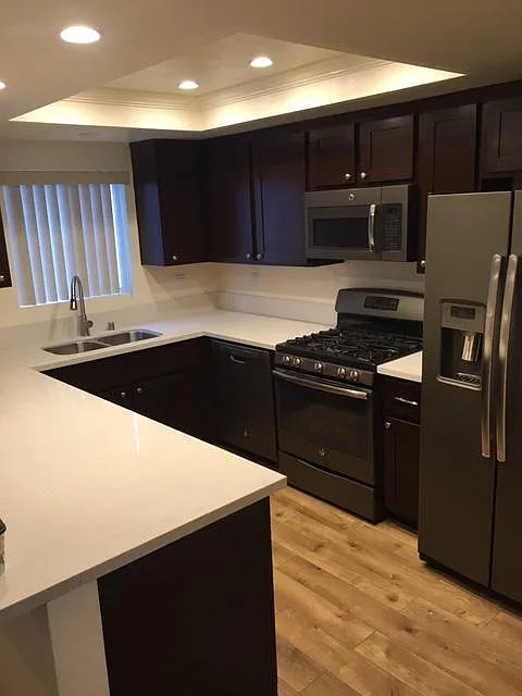 3 bed, 2.5 bath, 1300 sqft, $4,300 — Photo 2