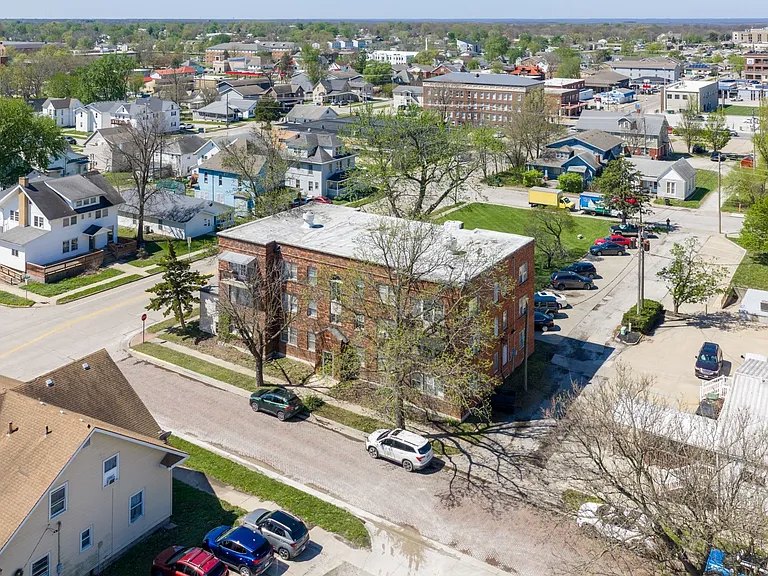 Rollins Apartments — Photo 8