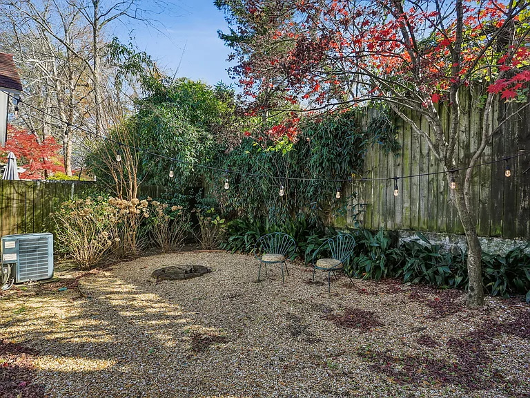 807 Lake Ave NE — Photo 5