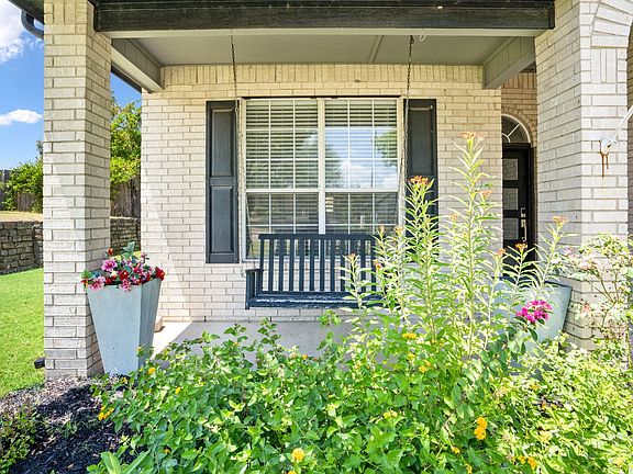 2nd image of 1045 Woodhaven Cir