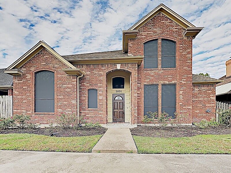 1st image of 2404 Country Club Dr