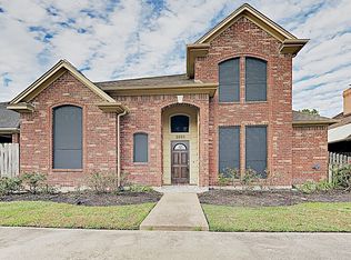2404 Country Club Dr, Pearland, TX 77581