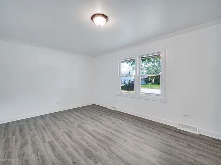946 Harvard Ln — Photo 22