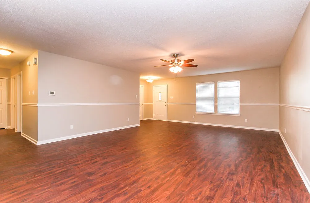 3 bed, 2.0 bath, 1505 sqft, $2,065 — Photo 3