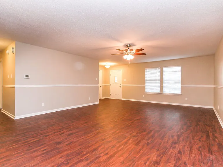 2425 Woodmont Ct — Photo 3