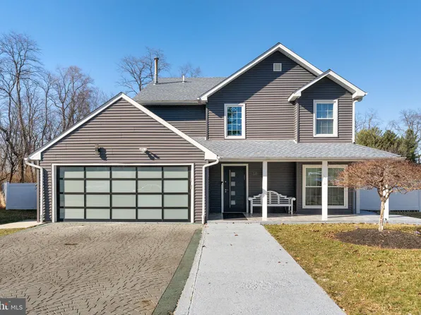 56 Country Lane Dr, Philadelphia, PA 19115