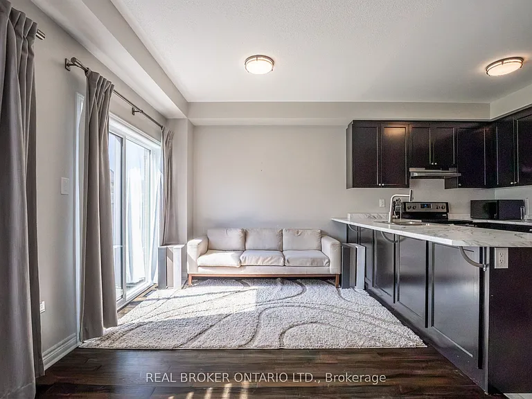 63 Forsyth Cres — Photo 7