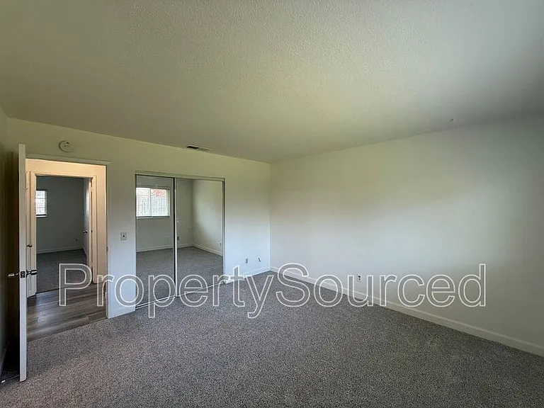 1462 Snyder St — Photo 18