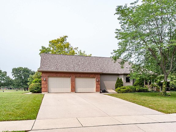 5th image of 18 Canterbury Dr