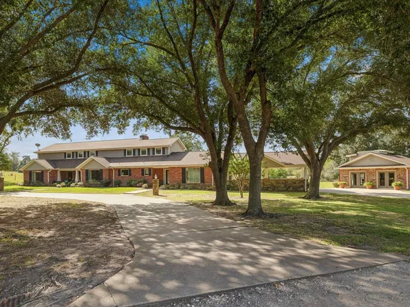 1427 Old Mill Ln, Madisonville, TX 77864