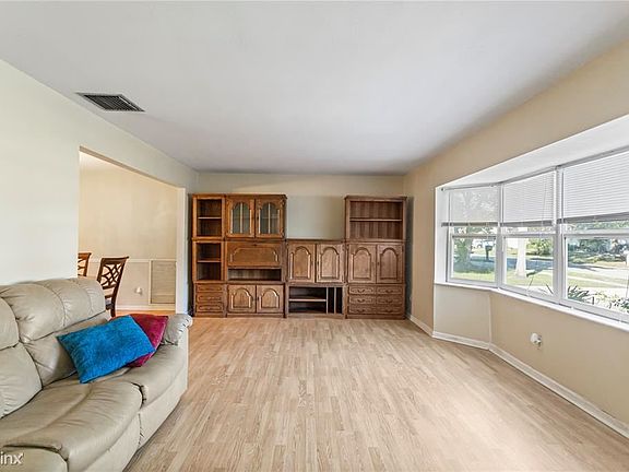 5th image of 7502R Oakvista Cir