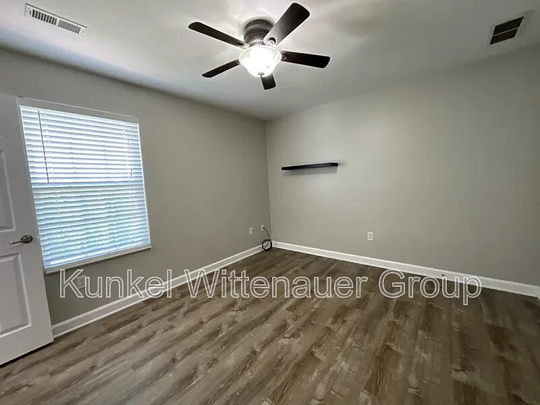 2621 Greystone Estates Pkwy — Photo 30