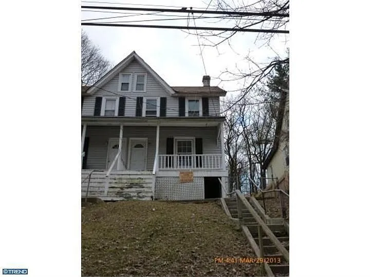 432 Oak St photo 1