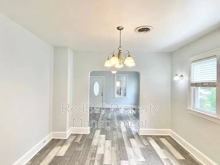 221 Cherry Ave — Photo 9