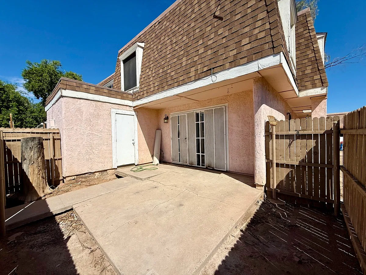 2 bed, 1.0 bath, 1008 sqft, $1,599 — Photo 2