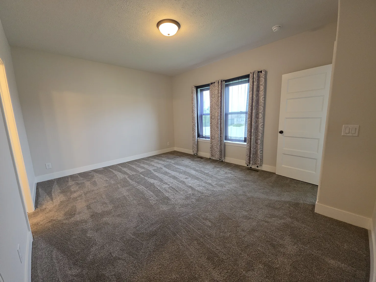 4 bed, 3121 sqft, $3,000 — Photo 4