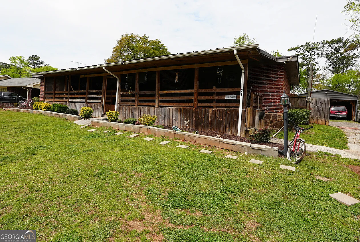 21 Lady Marian Dr NE photo 1