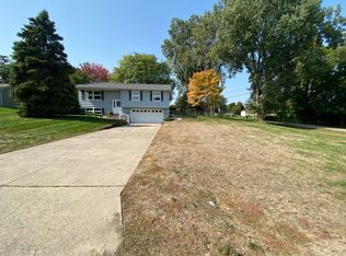 15020 Glencrest Dr, Lansing, MI 48906