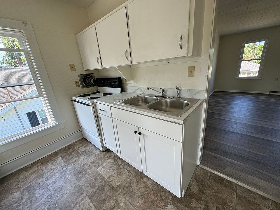 1st image of 804 S 24th St