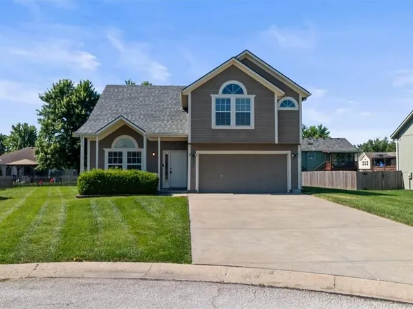 2103 Patti Ln, Greenwood, MO 64034