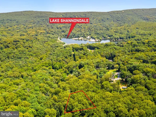 31 Shenandoah River Dr, Harpers Ferry, WV 25425