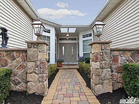 2nd image of 48 Hamlet Dr