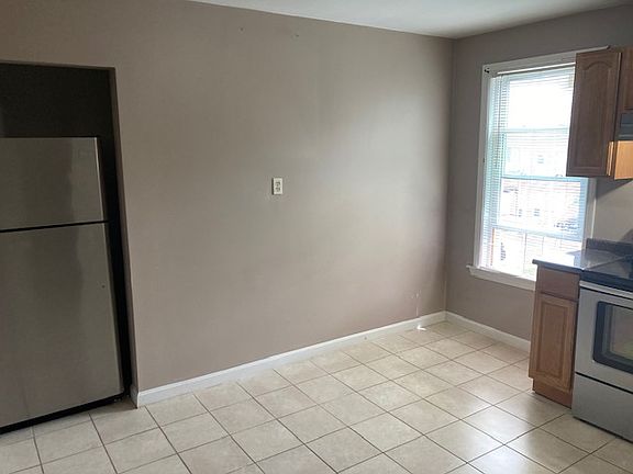 Kitchen- Eat-In area