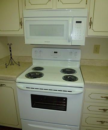 3rd image of 10045 W Thunderbird Blvd
