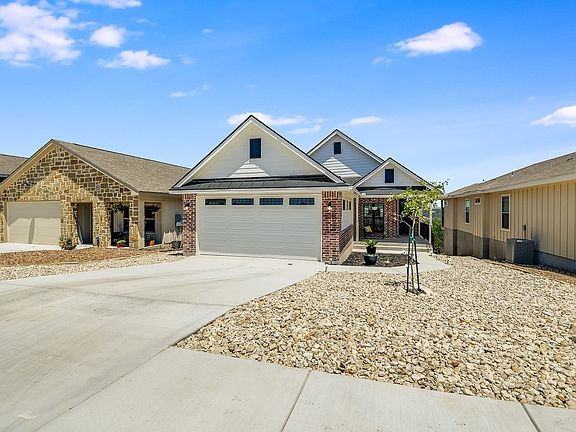 2nd image of 1021 Roanoke Ln