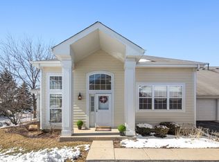 9527 Georgetown Ln, Crystal Lake, IL 60014