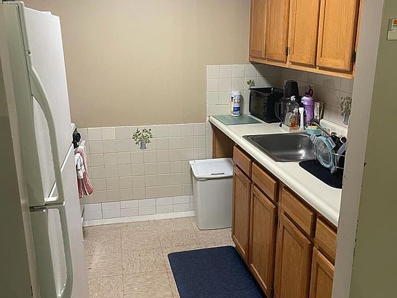 3rd image of 940 E 181st St Floor 2