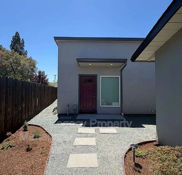 1195 Heather Ct #A — Photo 1