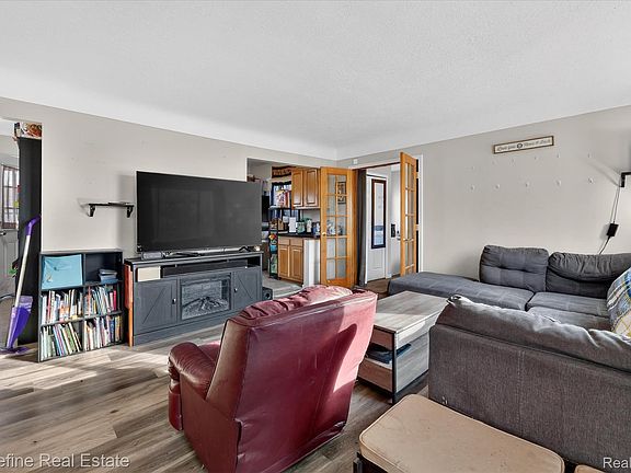 4th image of 1517 Lillian St