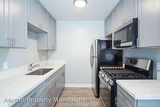 5th image of 424 Emerald Ave APT C