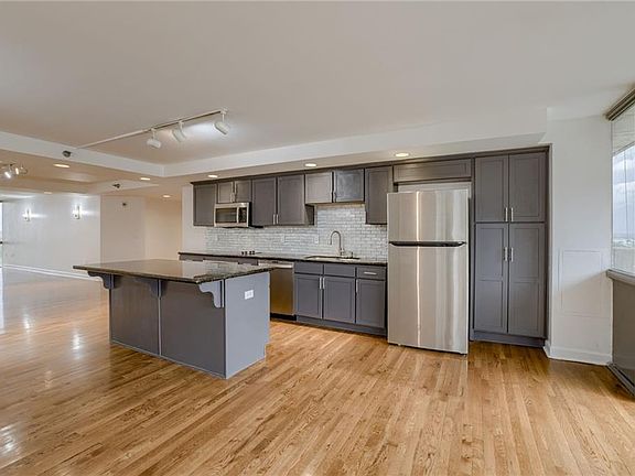 3rd image of 600 Admiral Blvd APT 1001