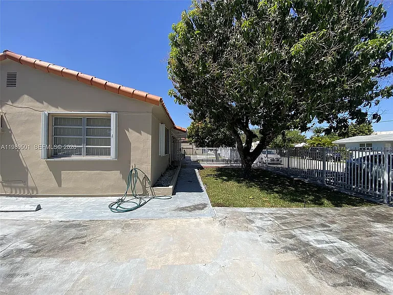 3300 SW 10th St #1 — Photo 16