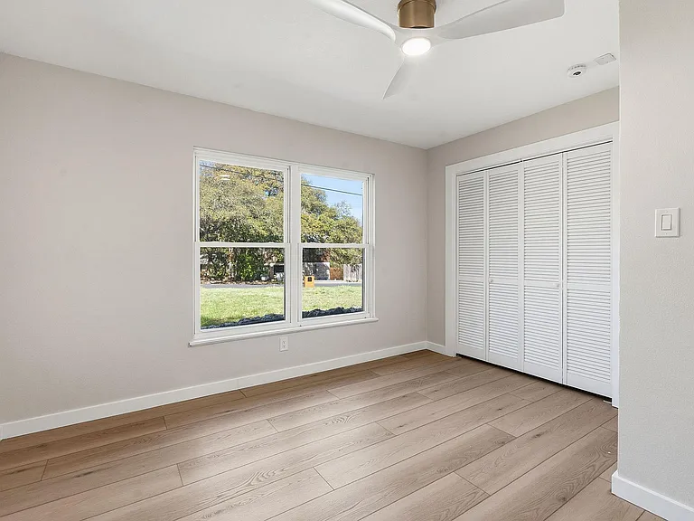 11805 Pollyanna Ave — Photo 20