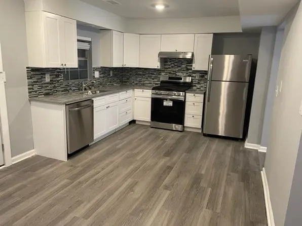 3206 Shadow Walk Ln, Tucker, GA 30084