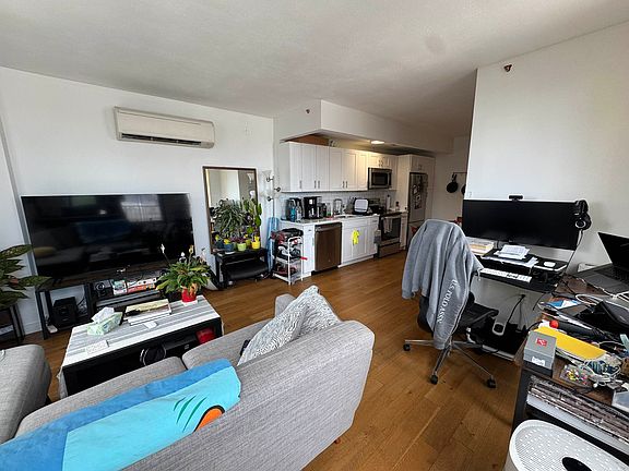 4th image of 375 Grove St APT 6B
