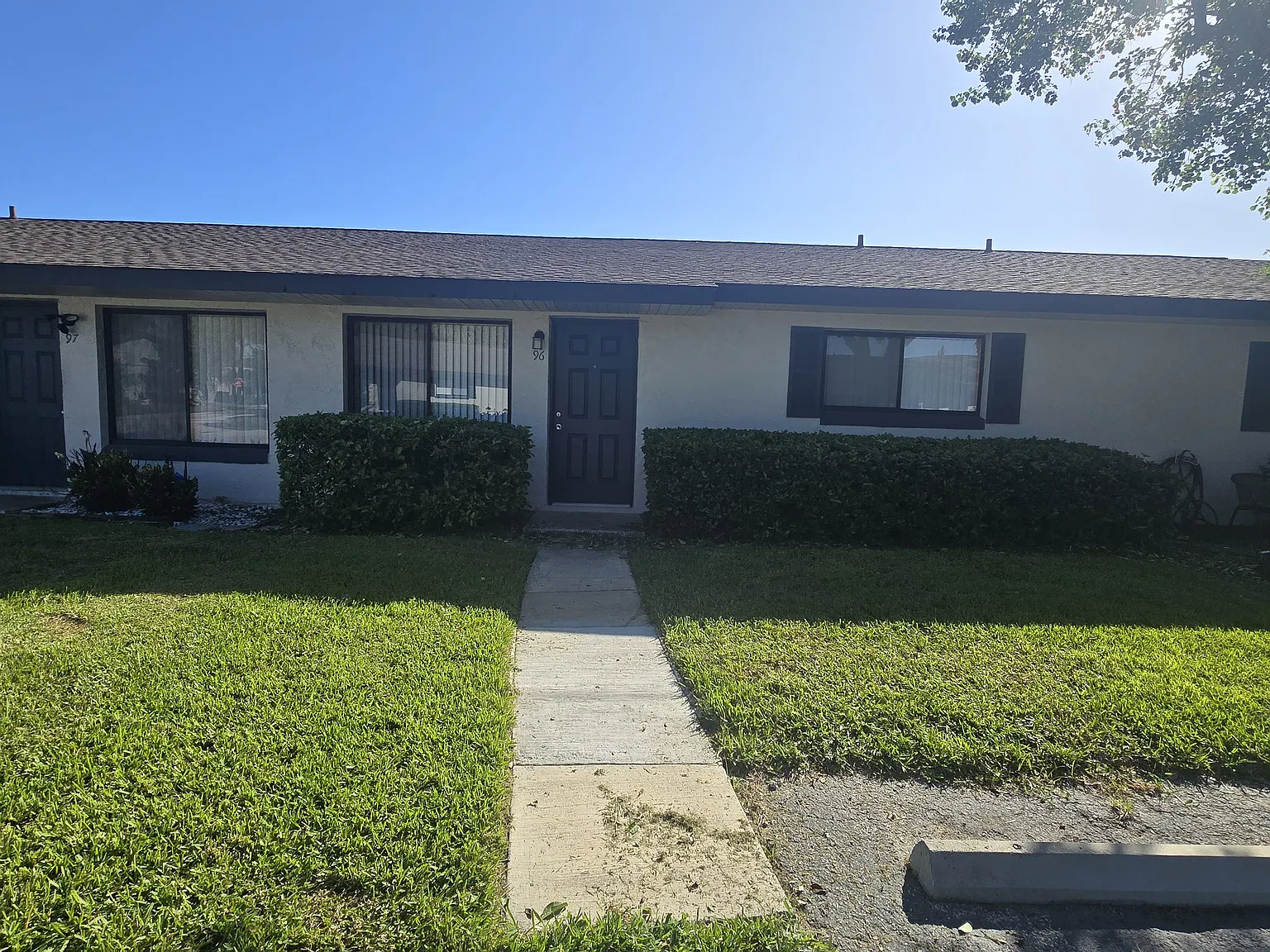 3 bed, 1200 sqft, $1,900 — Photo 1