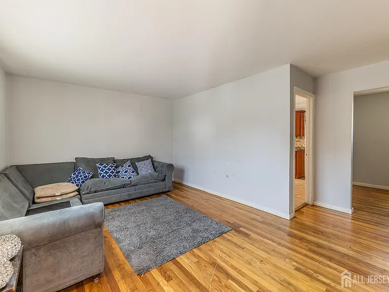 111 Emerson St #1 — Photo 2
