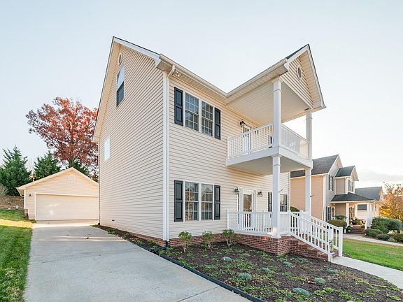 3rd image of 213 Wyndhurst Dr