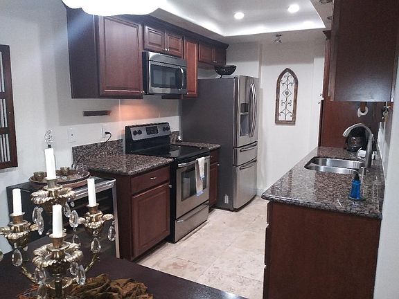 Beautiful kitchen with microwave, dishwasher and air fryer. Expresso coffee maker.