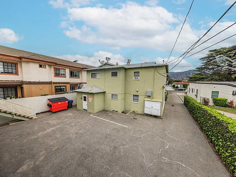 650 W Wilson Ave — Photo 10