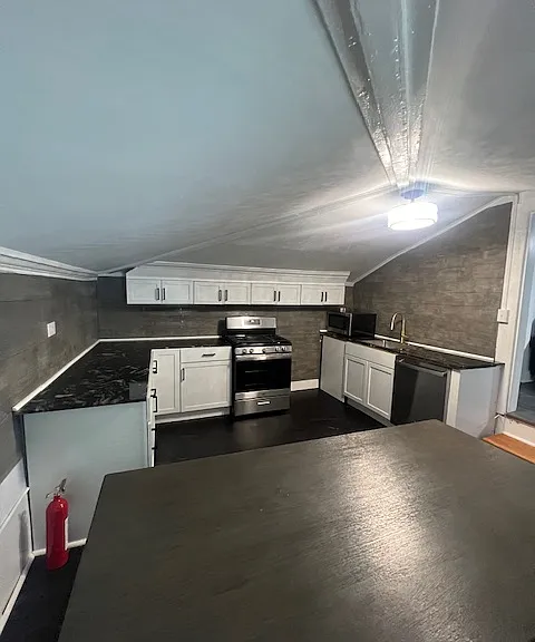 1211 Madison St #2 — Photo 14