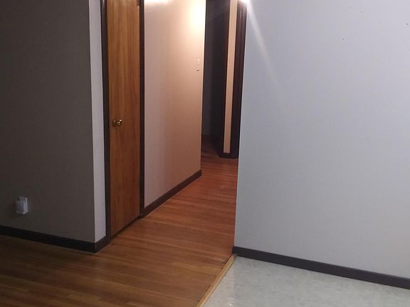 4th image of 5 Donna Lea Dr