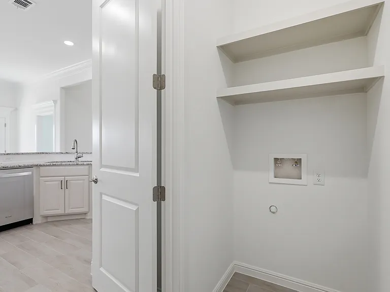 608 Violet Dr — Photo 10