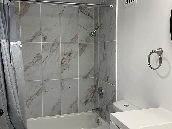 Full bathroom on bedroom level
