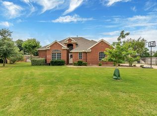 924 Roanoke Ct, Kennedale, TX 76060