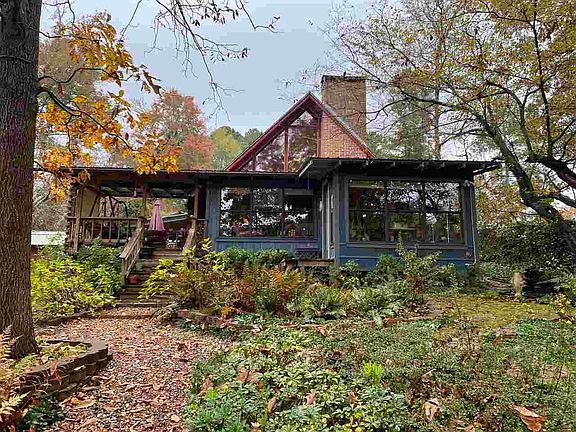 2nd image of 211 N Lake Davis Dr